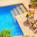 Tatil Evi Sea View Pool 2km To Cala Canyelles Fully Air Conditioned King Queen Quality Beds Bbq *