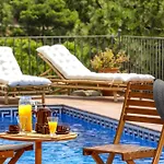 Sea View Pool 2km To Cala Canyelles Fully Air Conditioned King Queen Quality Beds Bbq Tatil Evi Lloret de Mar
