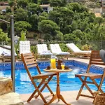 Tatil Evi Sea View Pool 2km To Cala Canyelles Fully Air Conditioned King Queen Quality Beds Bbq